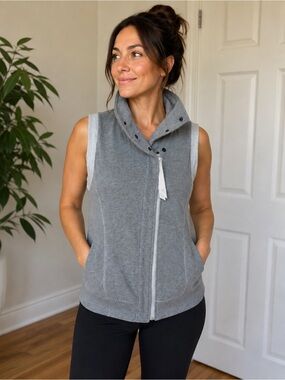 Lululemon Athletica Size 4 Grey Sleeveless Full Zip High Collar Vest
